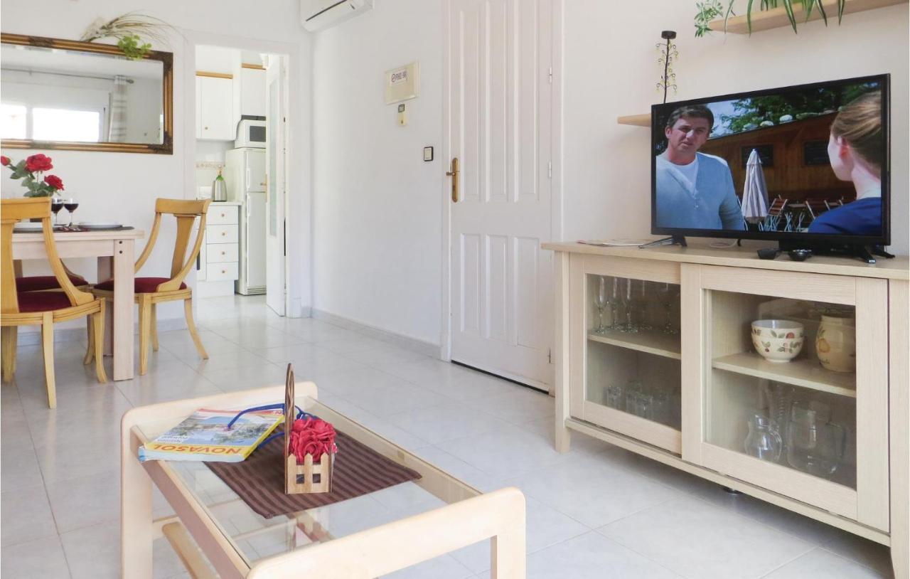 Amazing Apartment In Torrevieja With Kitchen Екстериор снимка